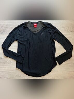 Nike Black Women’s Long-Sleeve Crewneck Top